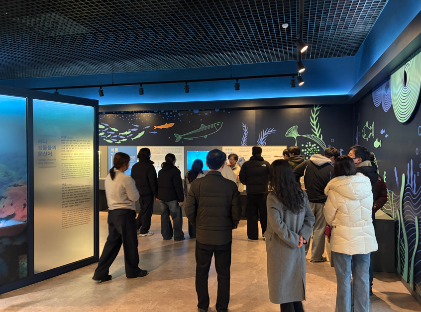 완도 해양생태전시관, 해조류센터 견학 대표이미지